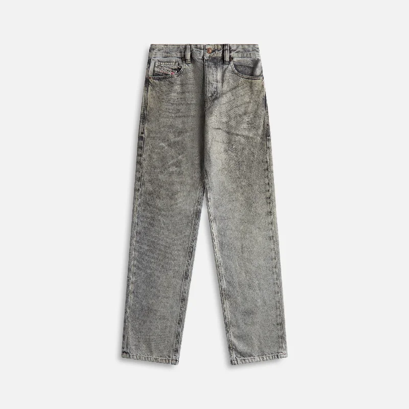 Diesel 1988 D-Ark S7 Jean - Silver Stylish High-Rise Mom Jeans