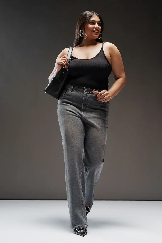 Toned-Down Curve Straight Fit Jeans Stylish Stone-Wash Denim Jeans