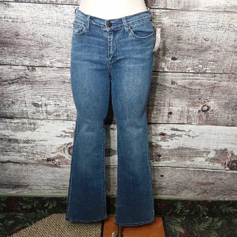 CALVIN KLEIN LIGHT BLUE BOOT CUT JEANS SIZE 8 TCC Comfortable Straight-Legged Denim