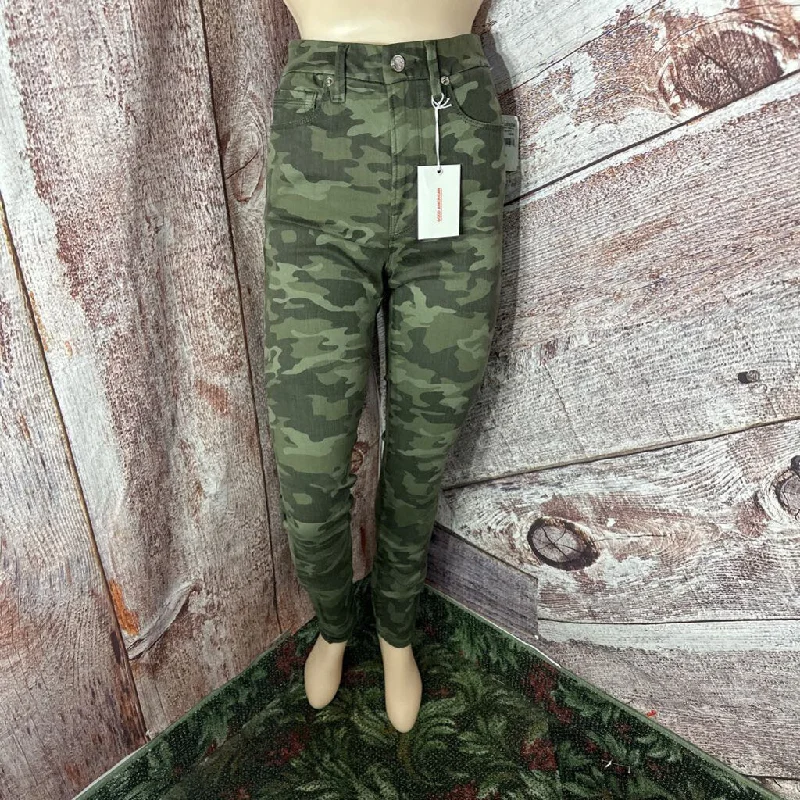 GOOD AMERICAN GREEN CAMO JEANS SZ 25/0 NWT D2C Fashionable Button-Front Jeans