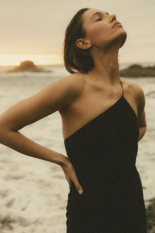 Under the Sun Dress Black Tunics Essential wardrobe