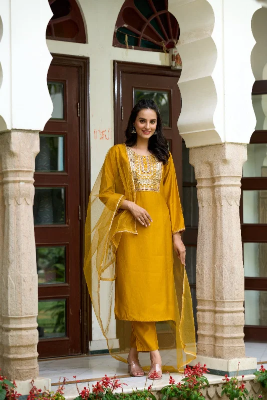Women Round Neck Sequence Embroidered Work Chanderi Fabric Kurta Pant Set Comes With Soft Net Dupatta Formal Linen Trousers Women Round Neck Sequence Embroidered Work Chanderi Fabric Kurta Pant Set Comes With Soft Net Dupatta Formal Linen Trousers