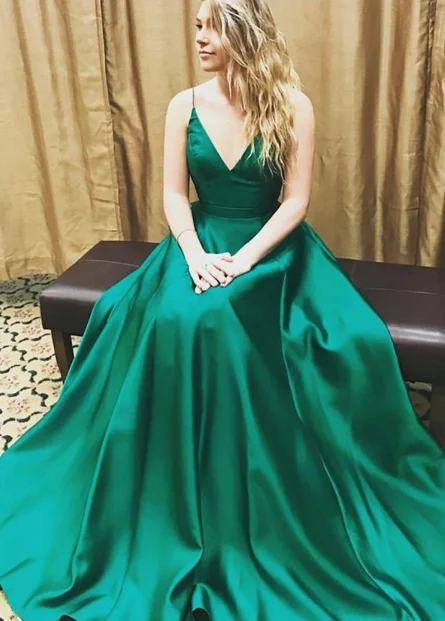 Sexy Spaghetti Strap Emerald Green Formal Evening Dress Vintage Prom Dress Homecoming Dress Tunics Velvet soft Sexy Spaghetti Strap Emerald Green Formal Evening Dress Vintage Prom Dress Homecoming Dress Tunics Velvet soft