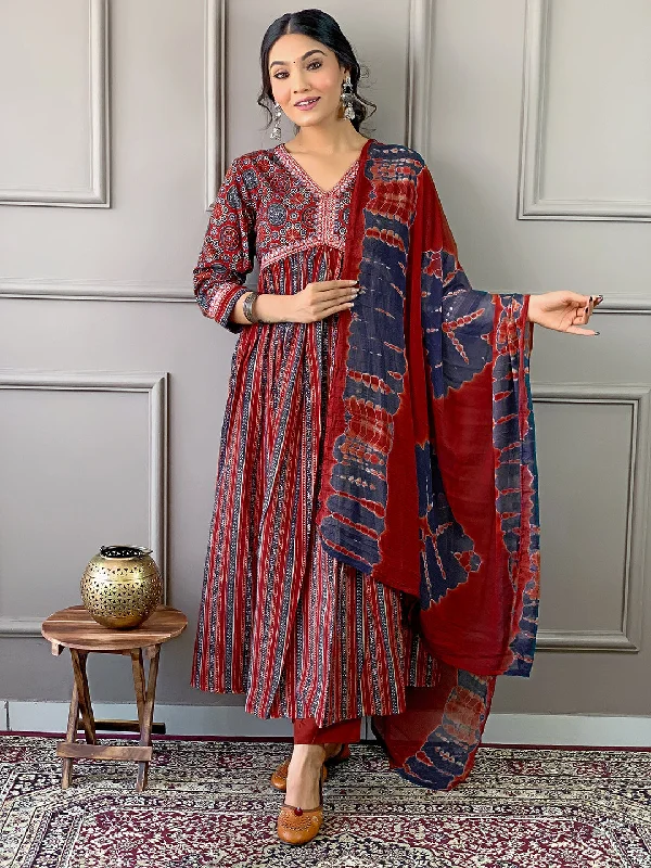 Women V Neck Printed Work Cotton Fabric Kurta & Pant With Dupatta Set Casual Yoga Pants Women V Neck Printed Work Cotton Fabric Kurta & Pant With Dupatta Set Casual Yoga Pants