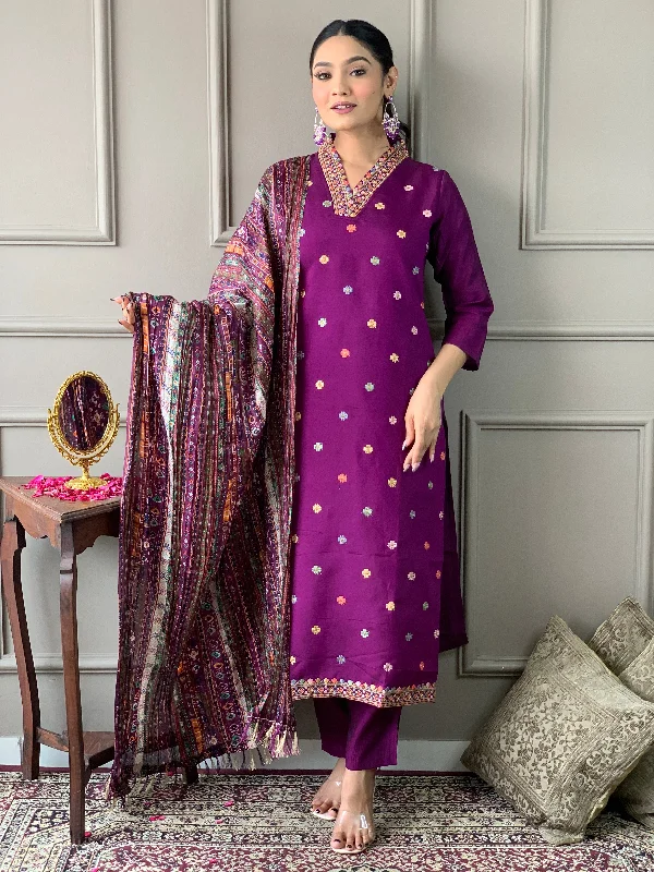 Women V Neck Embroidered Work, Chanderi Fabric Kurta & Pant With Dupatta Set Chic Slim Fit Pants Women V Neck Embroidered Work, Chanderi Fabric Kurta & Pant With Dupatta Set Chic Slim Fit Pants