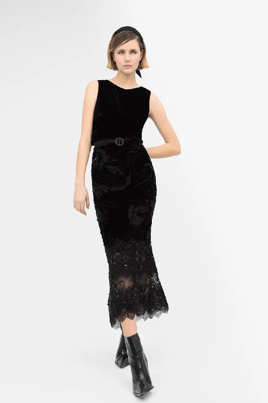 Minimal top with densed lace skirt midi skirt versatile