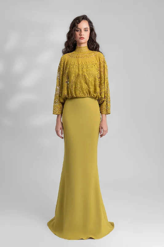 Intricated lace top with crepe skirt zip skirt side