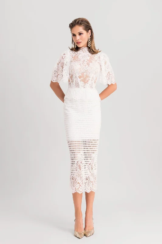Lace top paired with lace skirt denim skirt fashionable