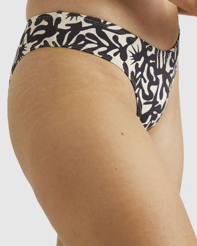 Billabong Palm Grove Bondi Pant w Sami Bralette Bikini - Sum24 High-waisted bikini, Vintage style, Summer fashion, Comfortable Billabong Palm Grove Bondi Pant w Sami Bralette Bikini - Sum24 High-waisted bikini, Vintage style, Summer fashion, Comfortable